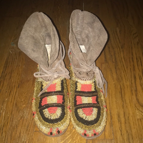 Beaded Moccasins - Picture 3 of 7
